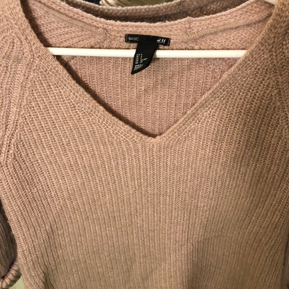 Cute V neck H&M’s M sweater - Picture 5 of 5
